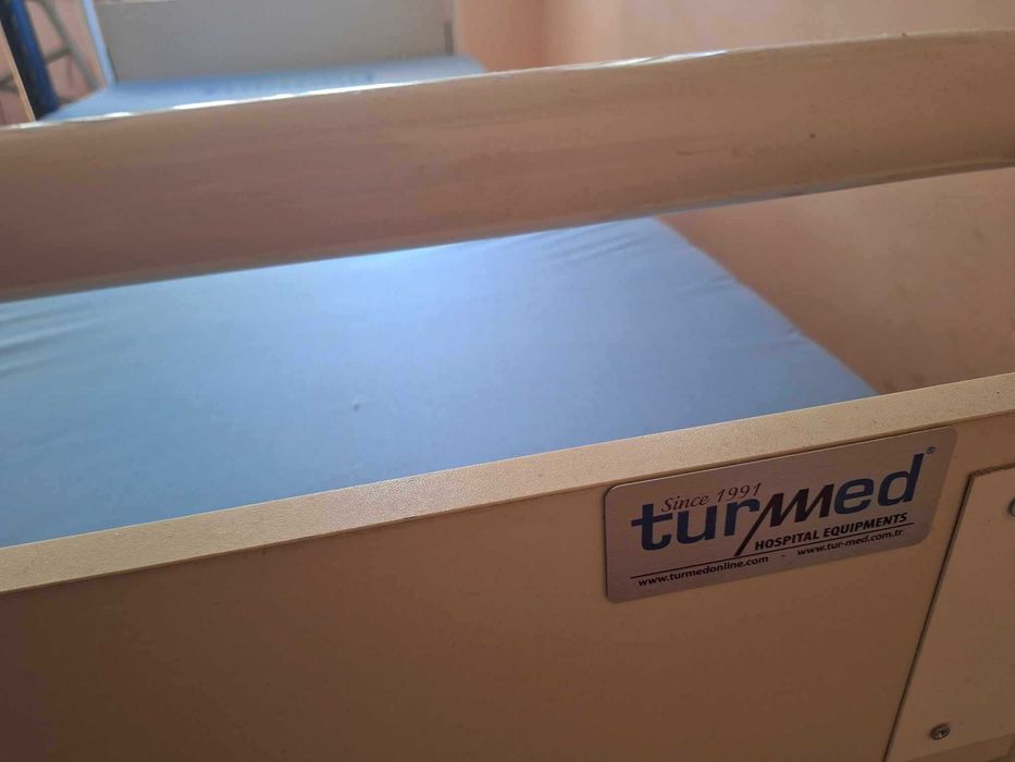 Болнично легло С МАТРАК, МНОГО запазено