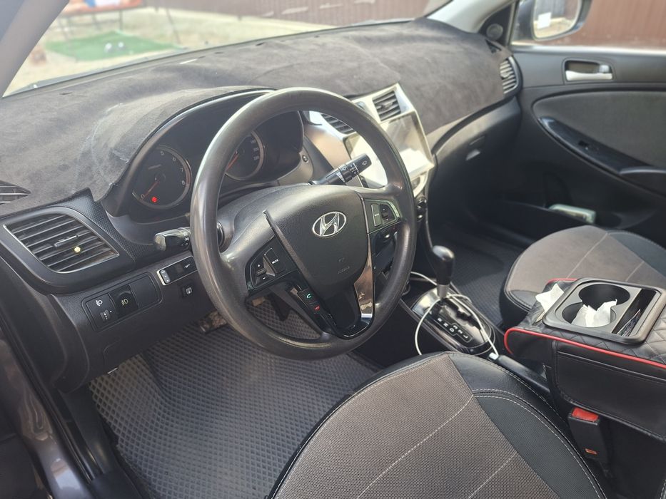 Hyundai accent 2012