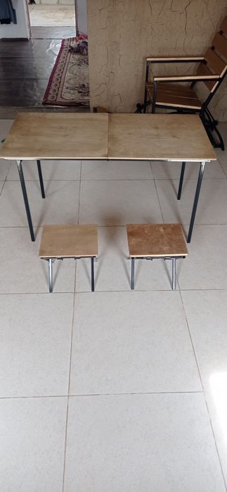 Складной стол и табурет продается