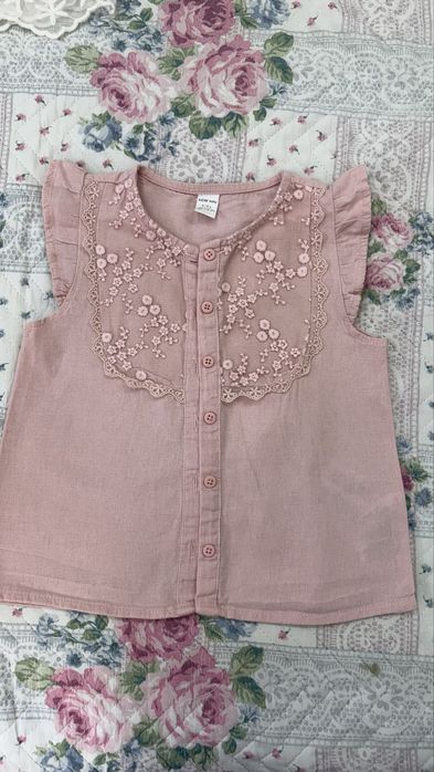 Продам детские вещи . Платья , рубашки.