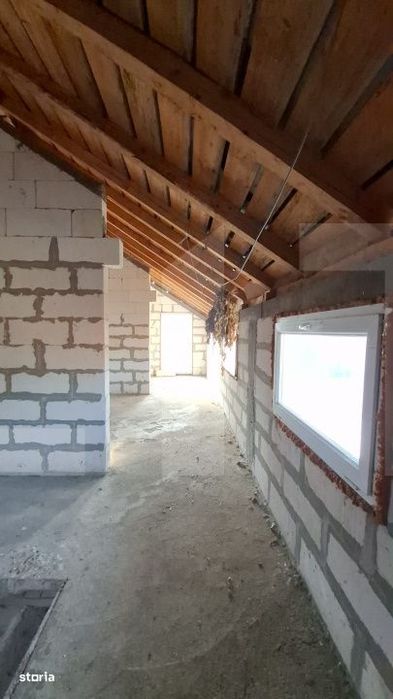 Casa P+M la rosu, teren 582 mp, garaj dublu, doua intrari – Teslui