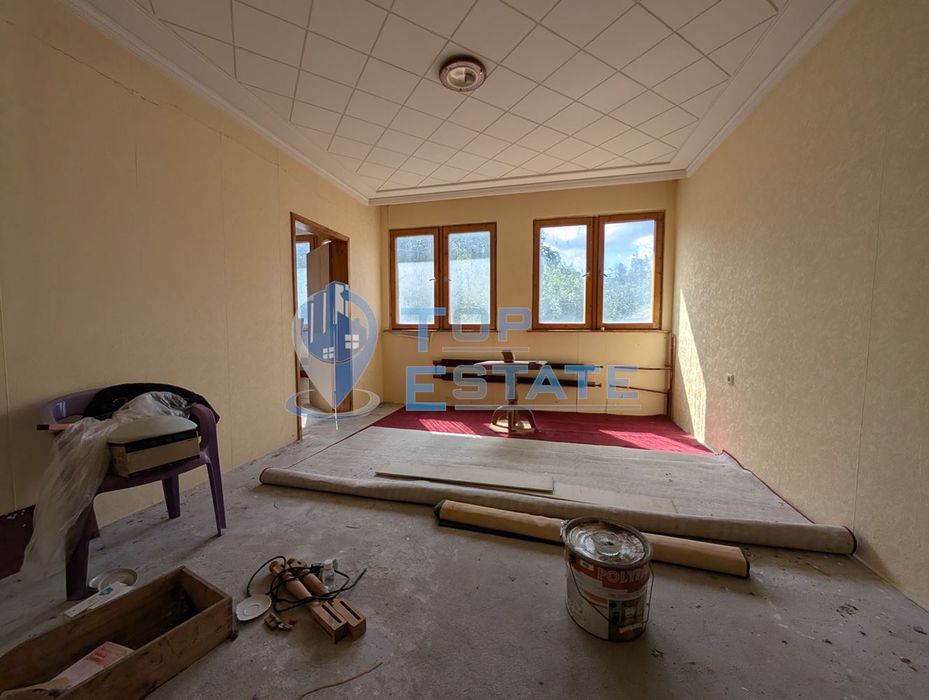 Масивна сграда за обществено обслужване в град Плачковци