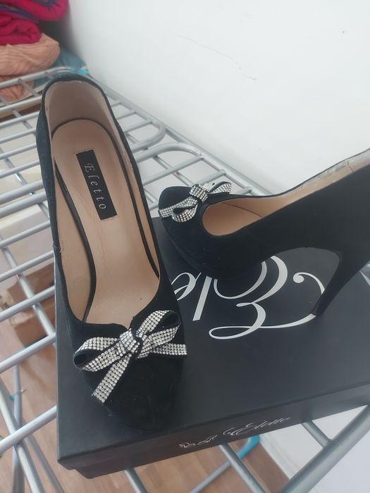 Туфельки  новую  продаются