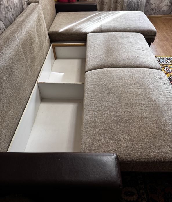 Приодам большой диван.