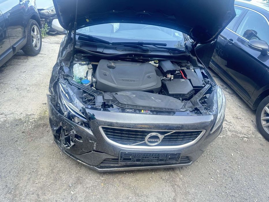 Volvo v40 2000d 150к.с 2019г D3 R Design