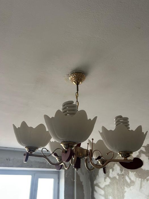 Люстра с пятью плафонами