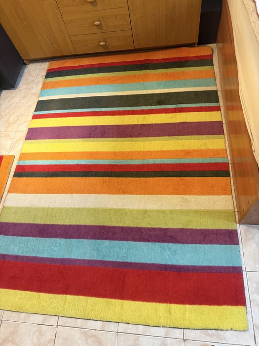 Килим и пътеки в едни разцветки