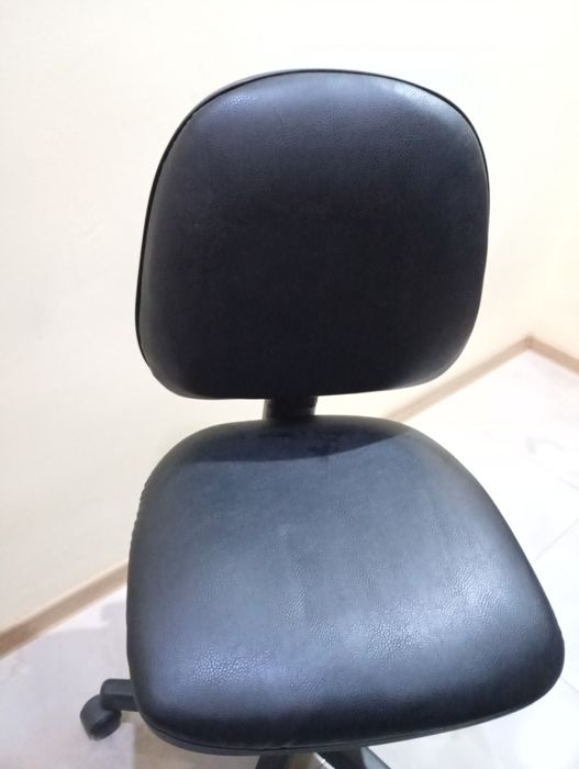 Офис стол / кожа / регулиращ