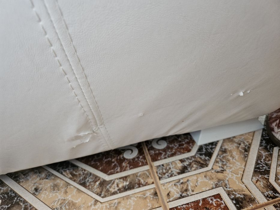 Холов ъгъл 
- L305 B206 H86/седалка 40 см.

- площ з