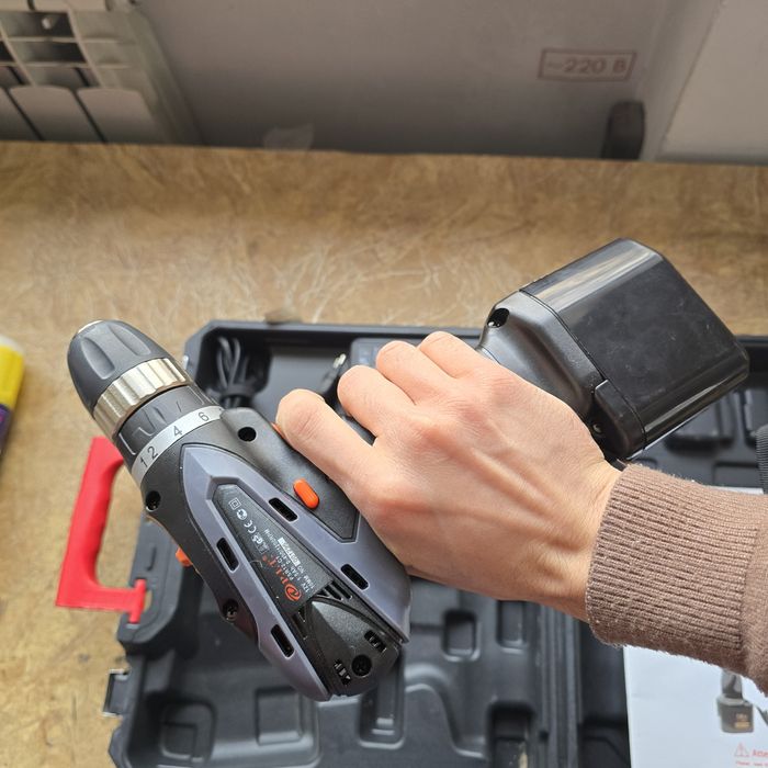 Шуруповерт батарейчный