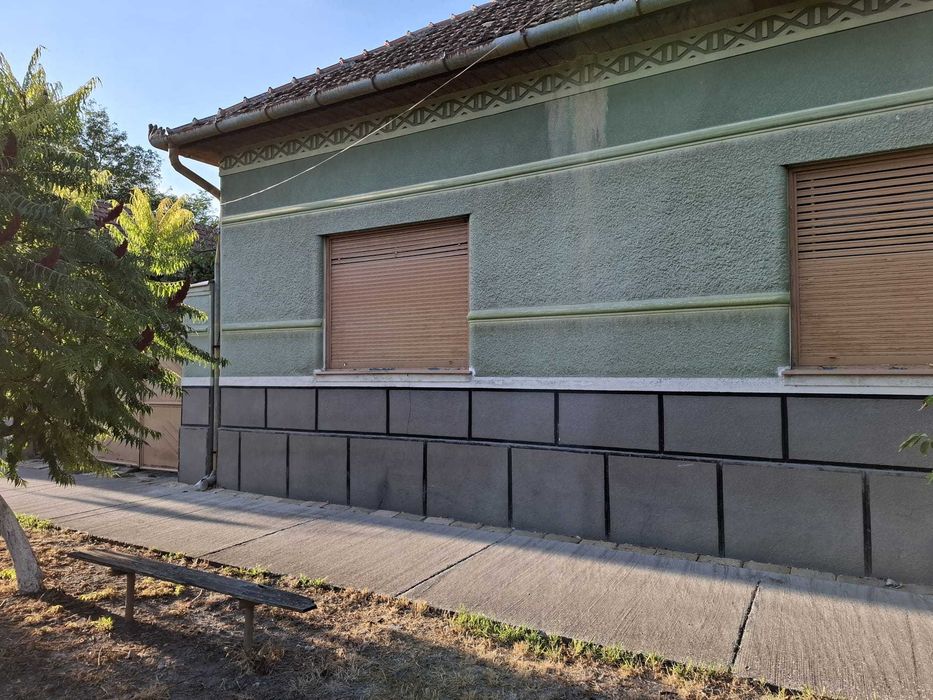 Casă 4 camere, 1073 mp teren, utilități – Nădlac