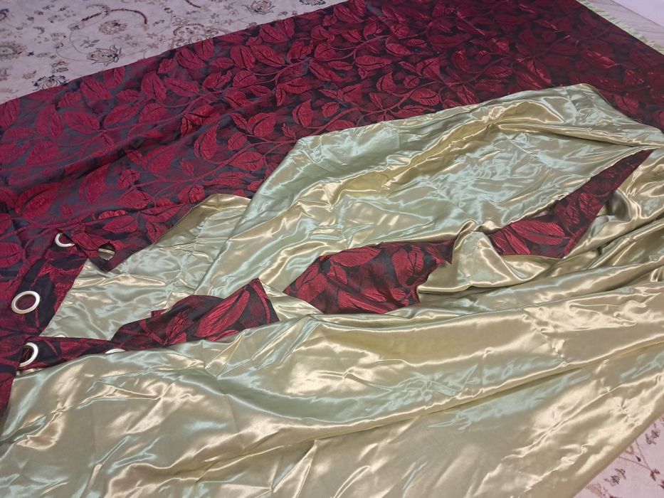 Шторы две штуки продам.