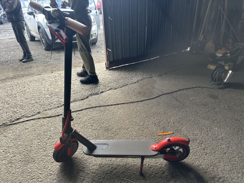 Продавам електрическа тротинетка Xiaomi M365