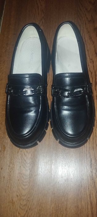 Школьные туфли на девочку в идеальном состоянии, одевали пару раз