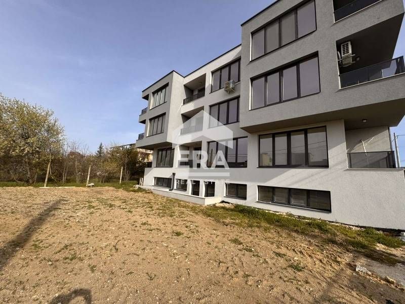Офис в нова сграда с Акт 16 в местност "Пчелина", за продажба, със зас
