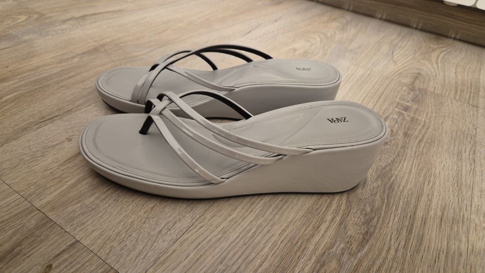 Дамски сандали и чехли Zara