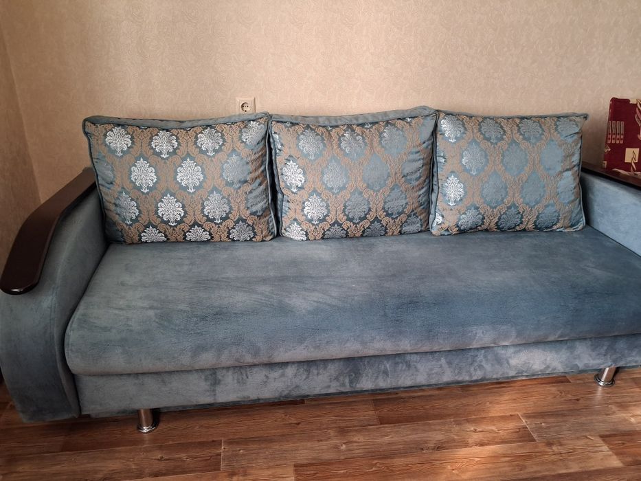 Диван велюровый раскладной