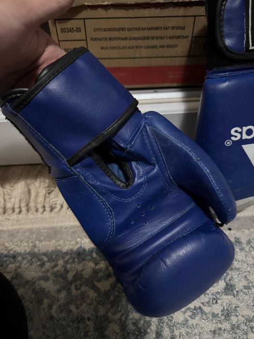 Боксерские перчатки