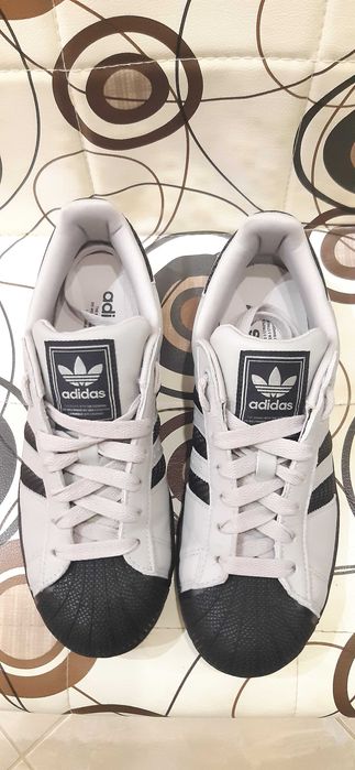 Продавам маратонки Adidas superstar. Нови! Сиво-черни на цвят.