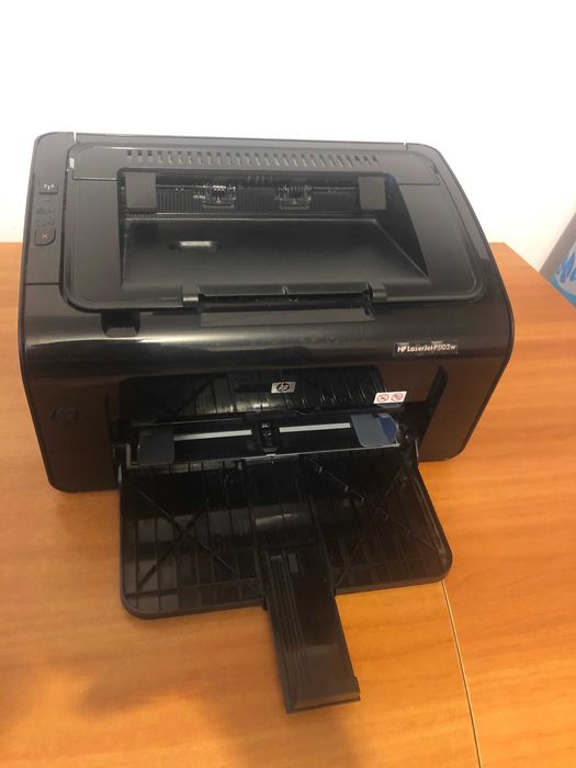 Imprimanta WiFi Laser HP P1102W alb negru,scanare print si scanare din telefon,stare excelenta