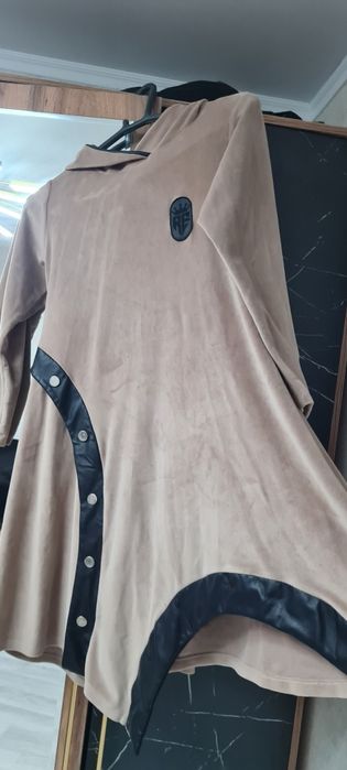 Продам вещи платья костюмы