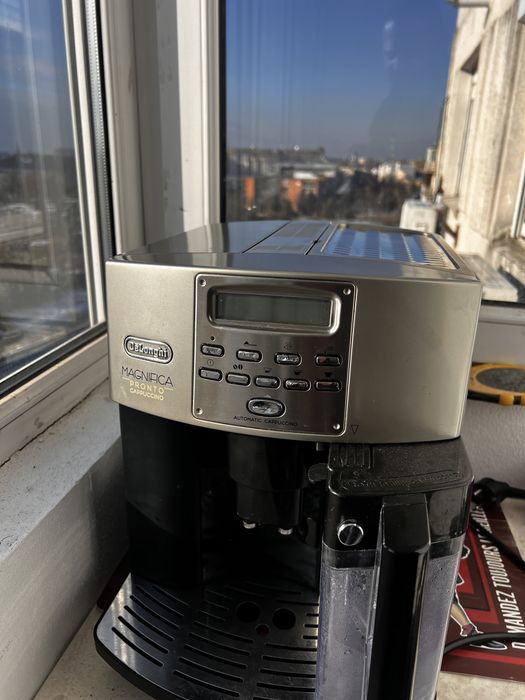 Vand expresso cafea boabe DeLonghi Magnifica