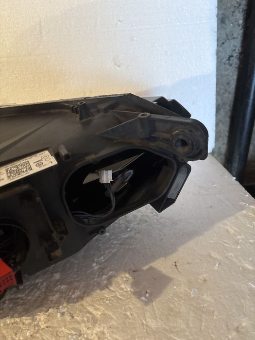 Ляв фар VW PASSAT B8