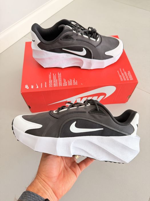 Nike Aura Edge Black White