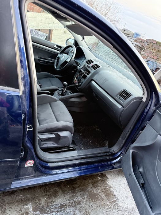 Продава се на части