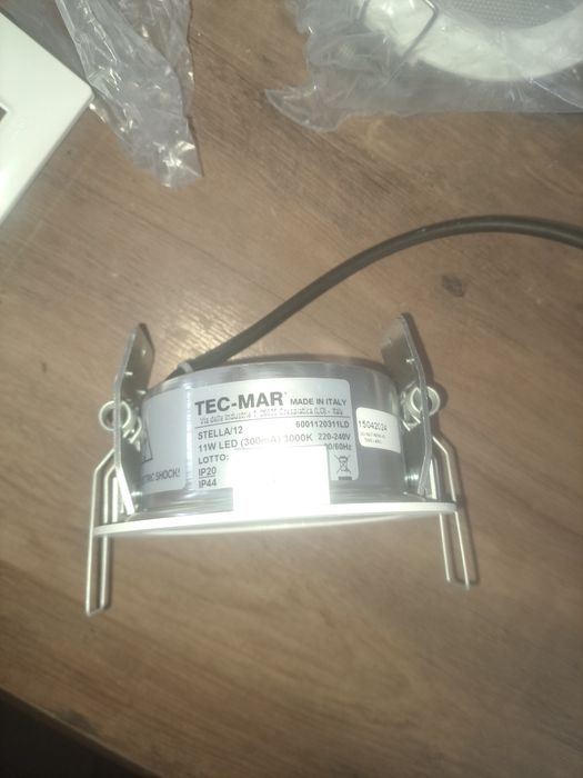 20 Prize,11 spoturi,10suporti priza,10 capace totul made in italy