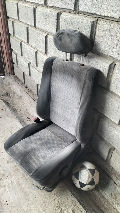Продам сиденье на Тойота Карина е.