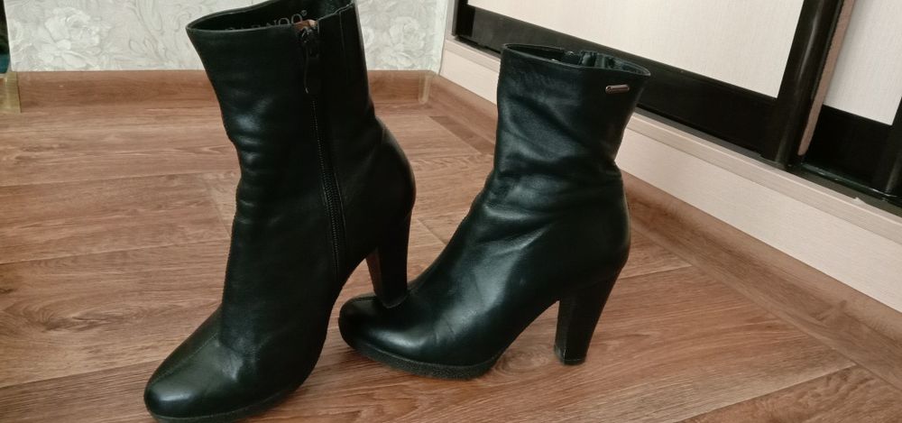 Продам сапожки ботиночки!