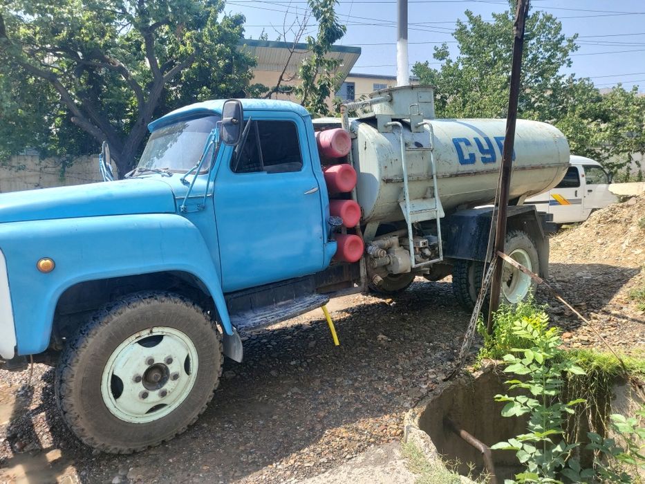 Gaz 53 Vadovoz sotiladi.