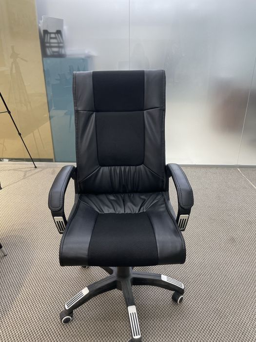 Срочна продам диван офисный мебель