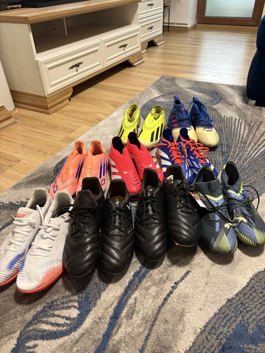 Ghetele de fotbal pentru detali fa las numarul in descriere