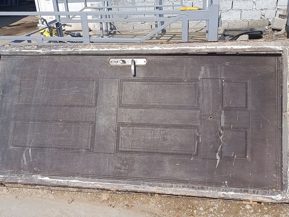 Железный дверь б/у