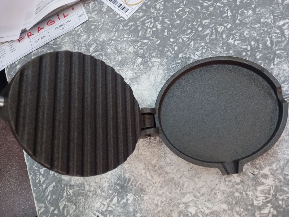 Picurator 129  lei, presă fontă pentru fript slănină