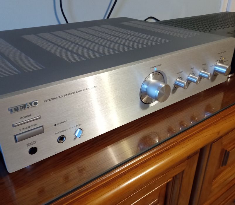 Amplificator premium Teac Tascam made in Japan