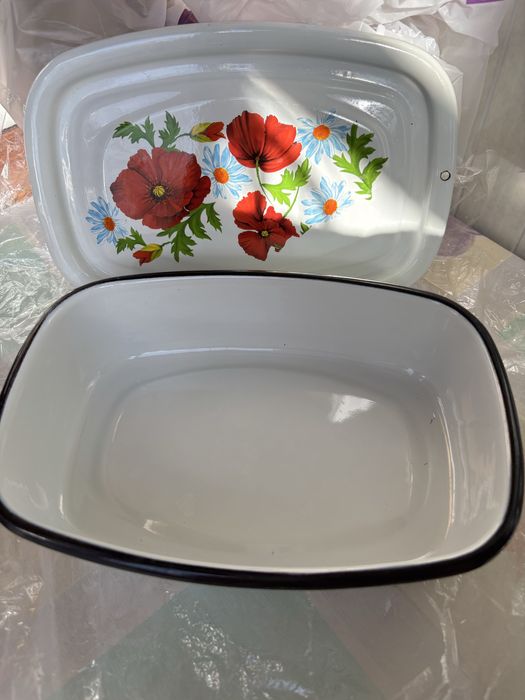 Посуда   эмаль, кастрюли  4л , 7