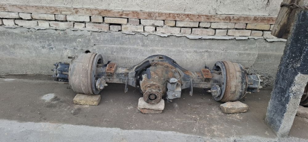 Zadni most sotiladi 10 t mashinalaga tushadi.