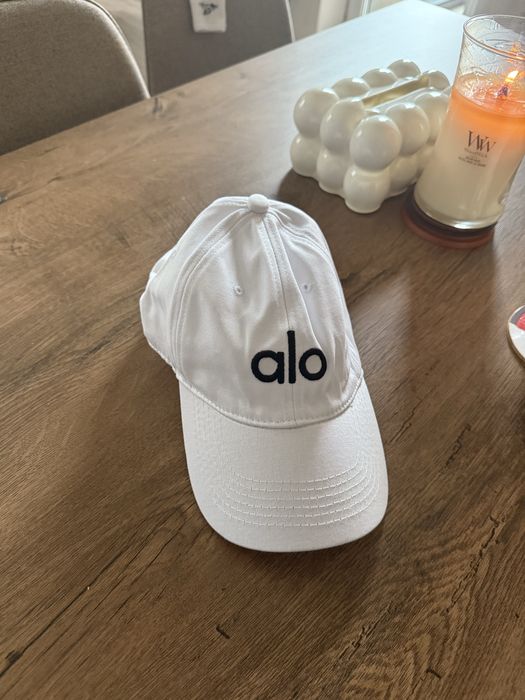 Шапка с козирка Alo Yoga