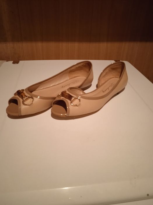 Продам женскую обувь