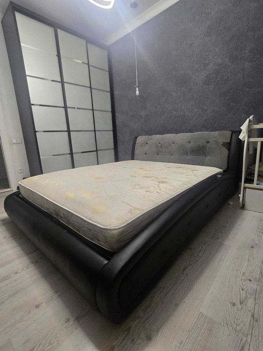 Кровать спальная