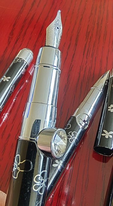 2 Писалки и един химикал UNGARO