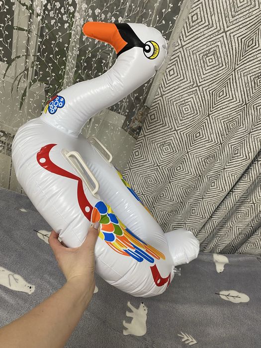 Надувной круг для плавания