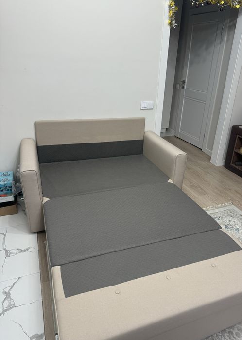 Продам компактный раскладывающийся диван