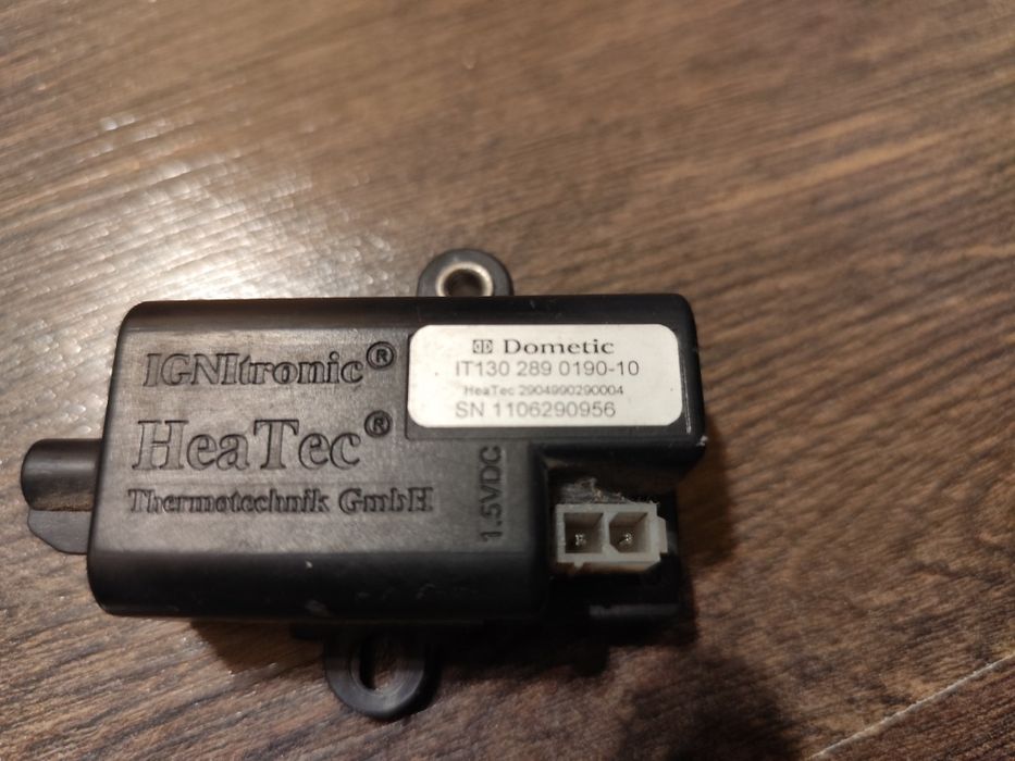 Хладилник за каравана на газ/12 и 220 волтаDometic RML 8550