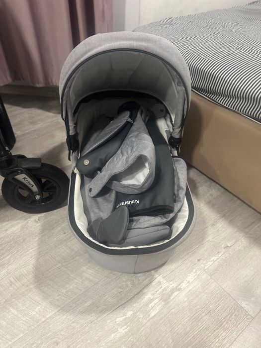 Vând cărucior + landou, masă de înfășat, pompă sân (cadou balansoar)