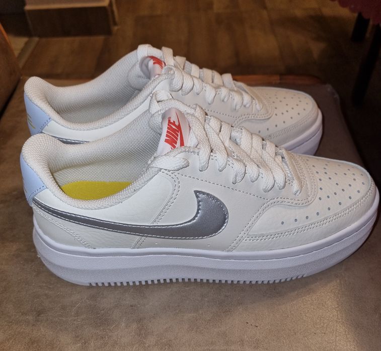 Vând adidasi NIKE