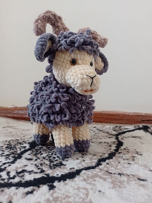 Yumshoq oʻyinchoq oʻgʻil bolalar uchun